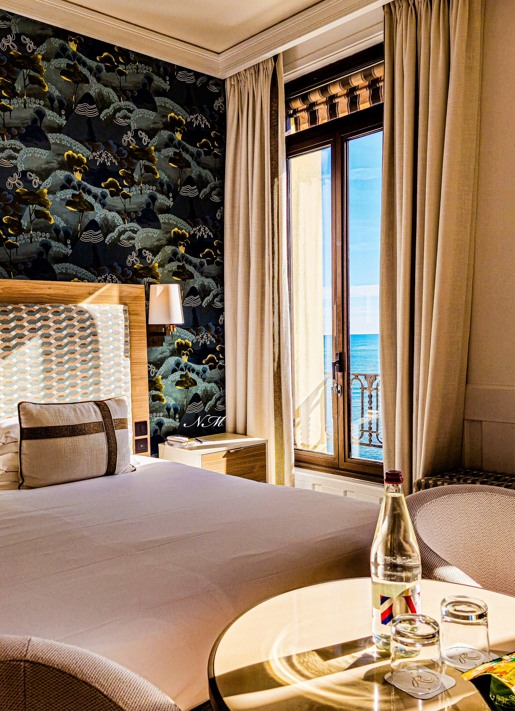 Cannes in Autumn: The Season of Light and Silence